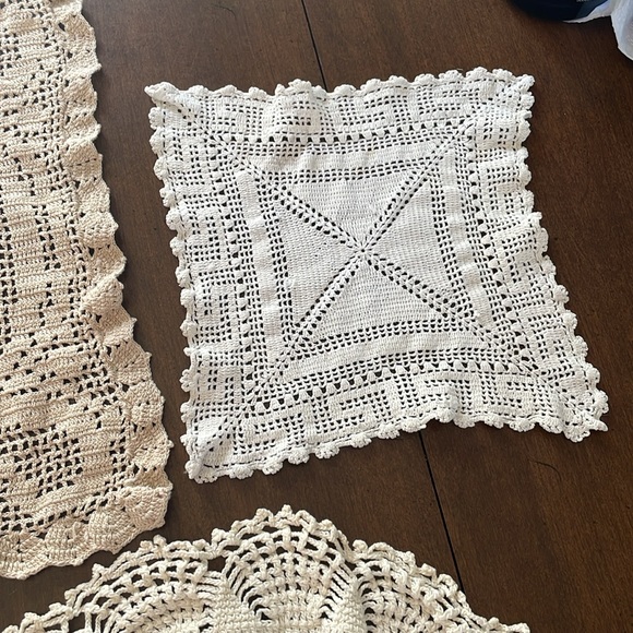 Vintage Crochet Doilies Set - Picture 4 of 10